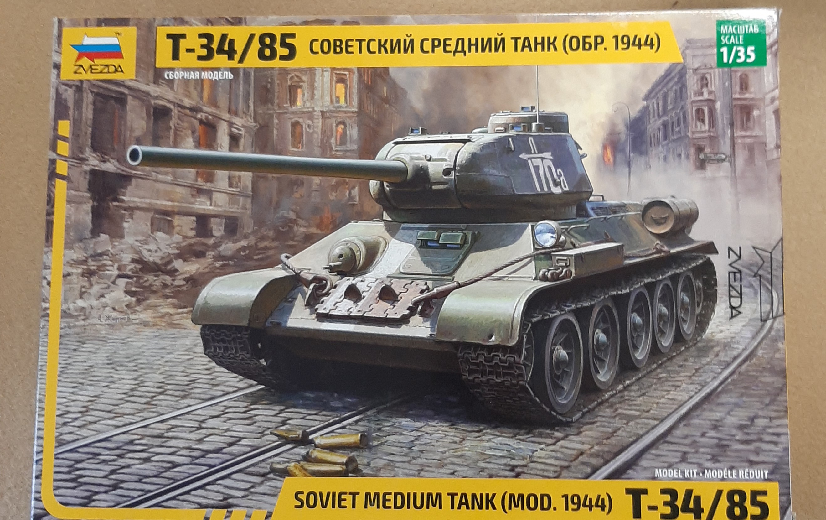 1:35 SOVIET MEDIUM TANK T-34/85